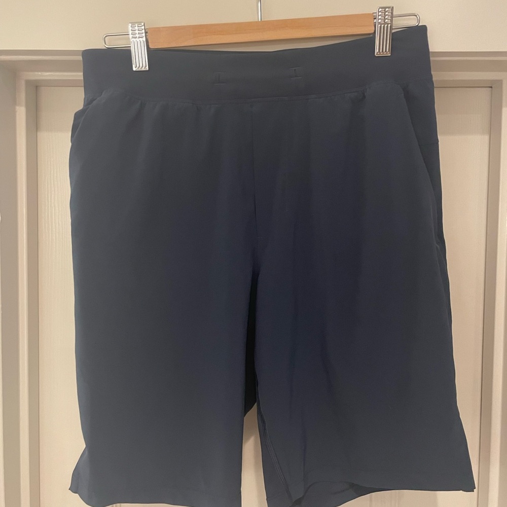 Navy Men’s Lululemon Shorts 9” inseam
No liner